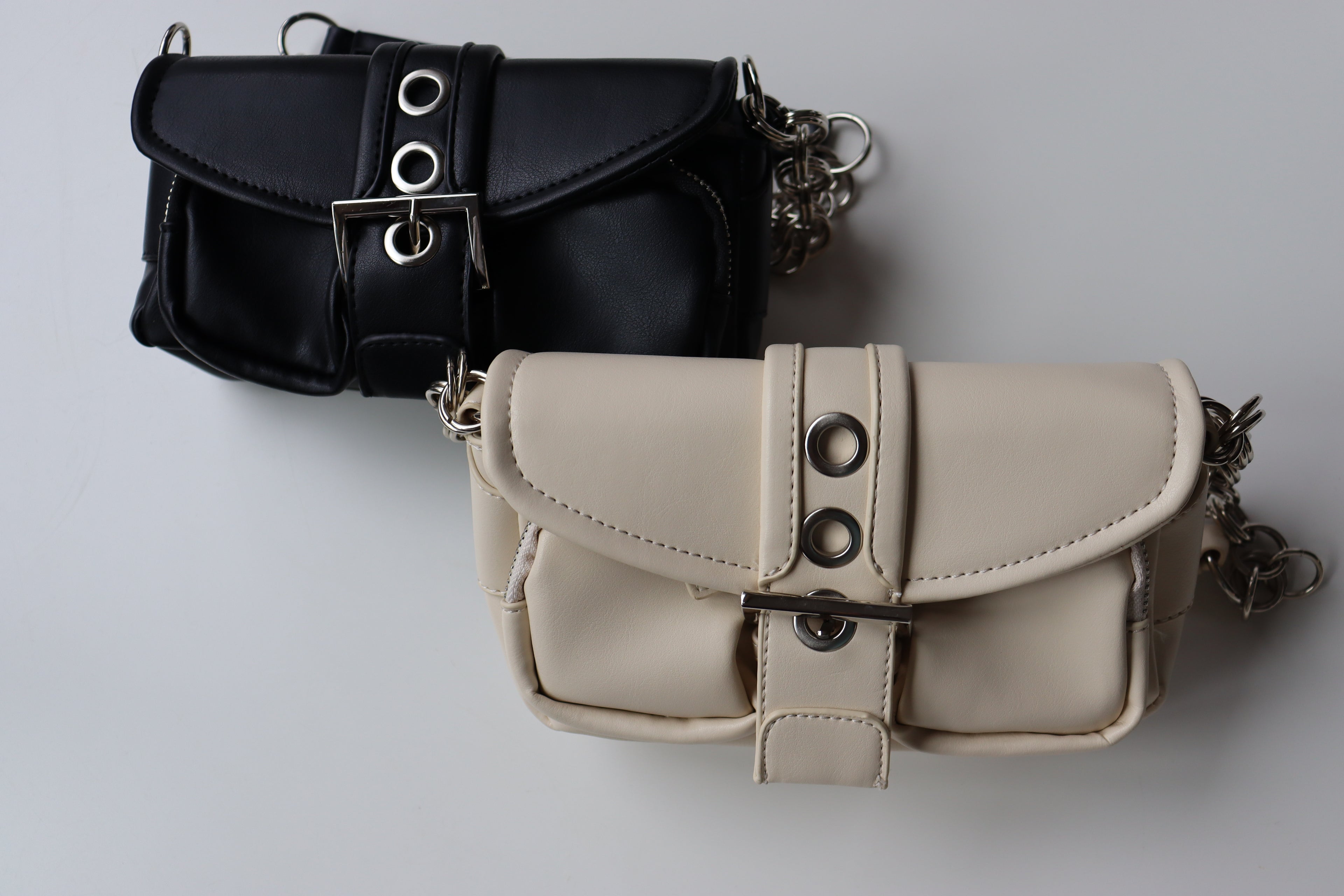 Trendy Chain Crossbody Bag – Black & Cream