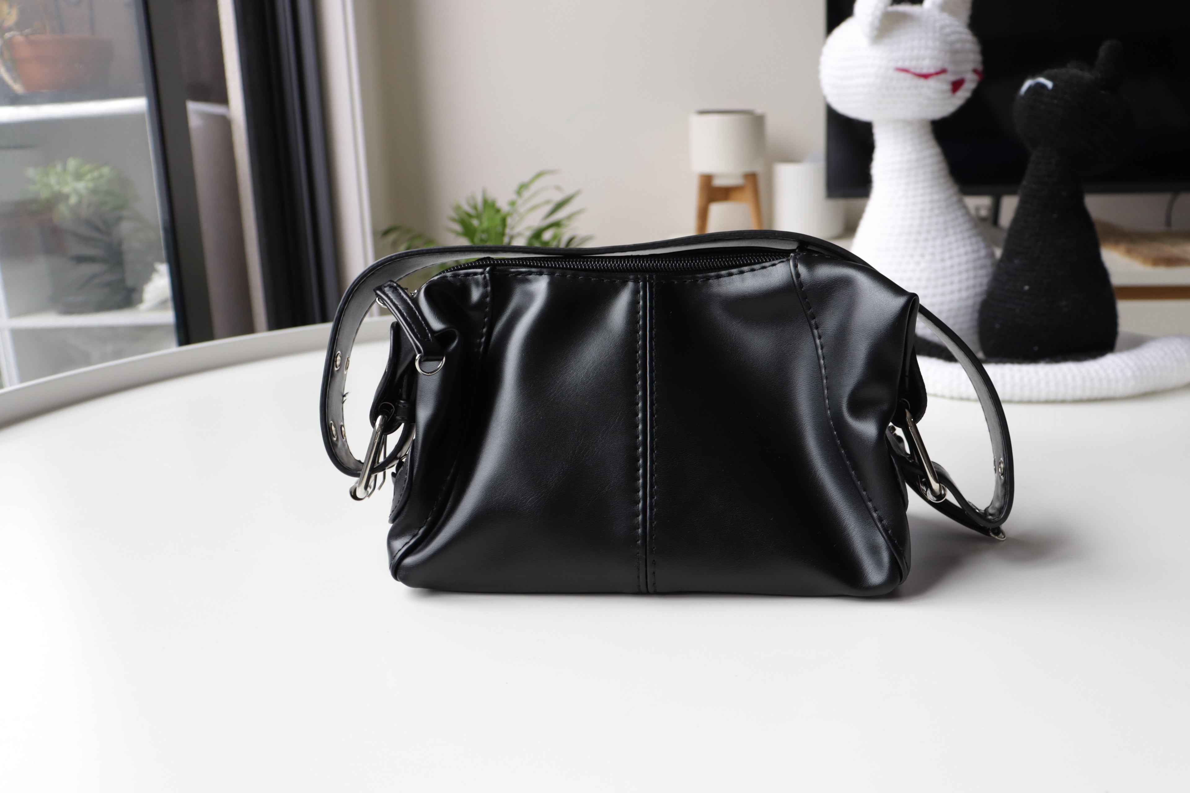 Classic Leather Shoulder Bag – Black & Cream